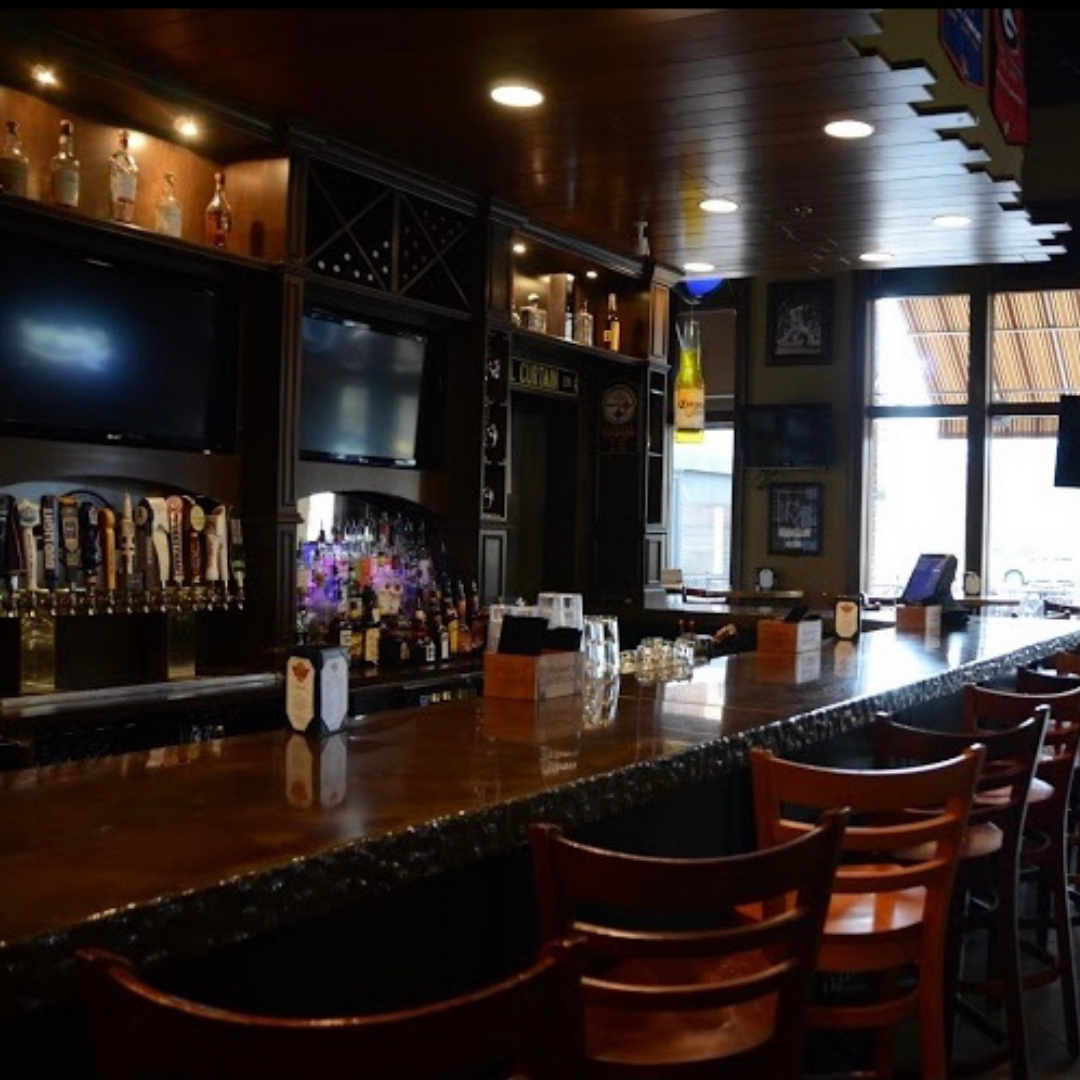 BrickhouseSCafe's tweet photo. You can find us at the bar all week with a cold beer in hand, a hot plate of food in front of us, and the Olympics on TV! 😉🍻 https://t.co/H4t7Xjcfm1
