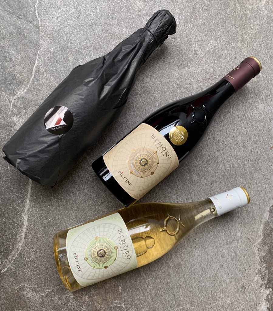 VinoClubSV's tweet photo. Si son pupusas de queso, con ayote, con papelillo o jalapeño: Memoro Bianco. Para pupusas con frijol, chicharrón o revueltas: Surya Rosso 🍷🇸🇻 https://t.co/KI4NyPmB7V