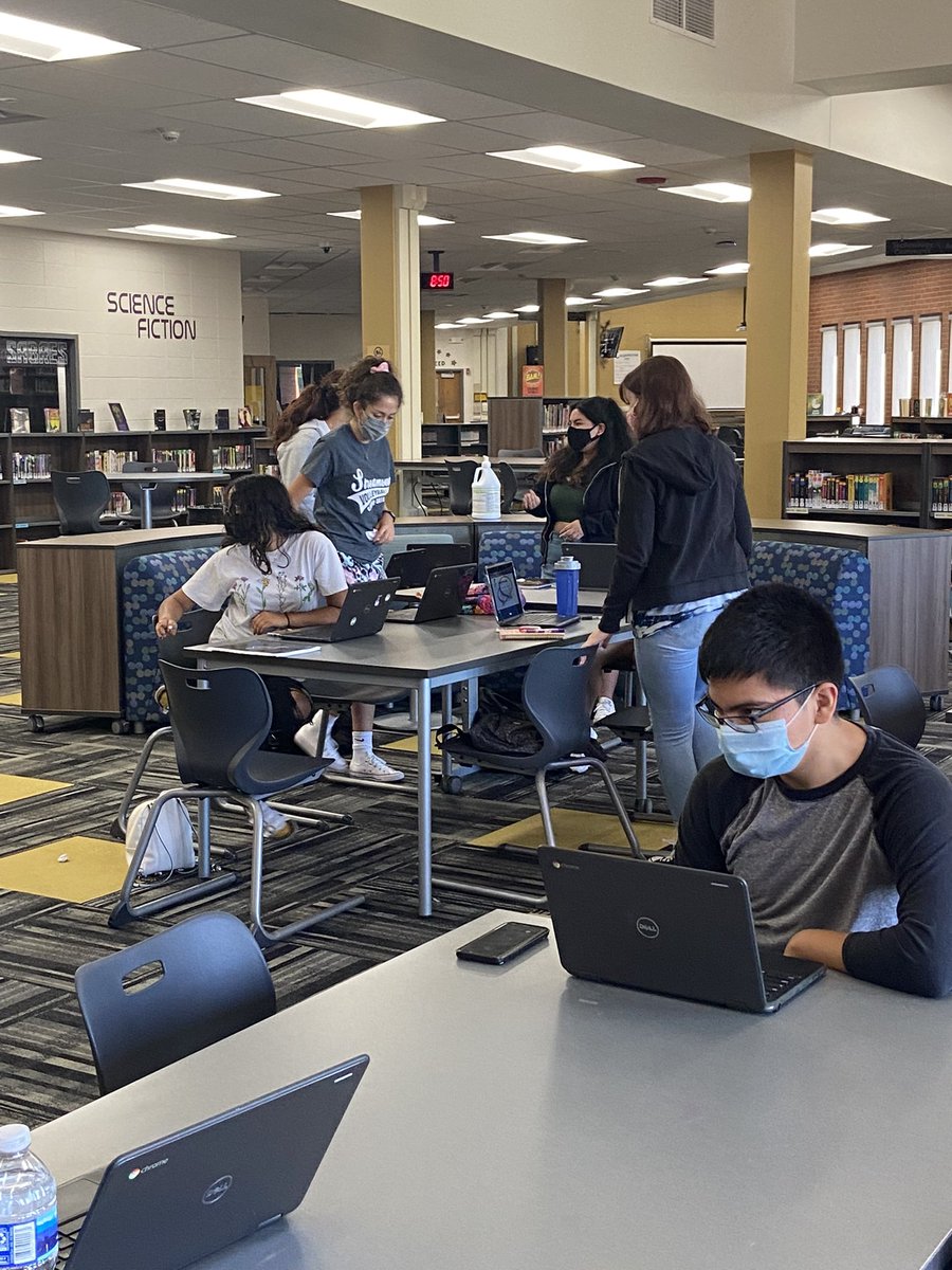 Awesome day at SHS for College Jumpstart Day 2! @StreamwoodHS <a href="/SecondaryU46/">U46TeamExec</a>