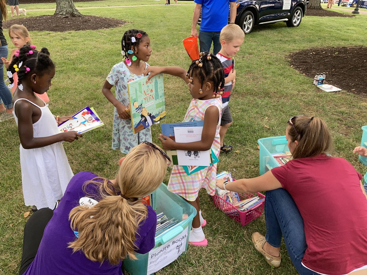 GCPSBookmobile's tweet photo. One more hour to go! Help us support our incredible first responders at the #NationalNightOut event. We will be at the Goochland Courthouse until 8:30! @GoochlandGovtVA https://t.co/Y6bXci5yAJ