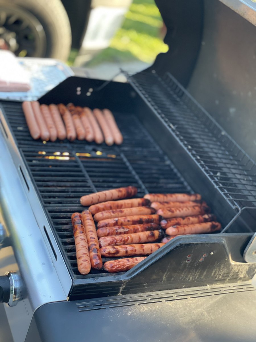 #LifeAtATT Amherst getting out into the community with <a href="/EvansPoliceNY/">Town of Evans Police</a> for #NationalNightOut 🚓🚒🚑 love showing our #FirstResponders some appreciation and letting them know about the great benefits of <a href="/FirstNet/">FirstNet, Built with AT&T</a>! 🚨 <a href="/ATT/">AT&T</a> @KirstenATT <a href="/Kthompson0313/">Kim</a> <a href="/DennisJFosterJR/">Dennis Foster</a> <a href="/judy_cavalieri/">Judy Cavalieri</a>