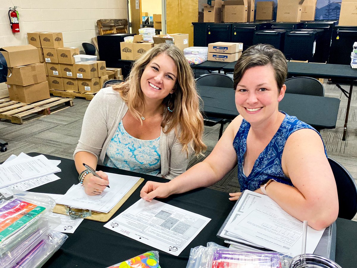 kyford94's tweet photo. Let the learning begin! Our teachers are ready for a fabulous school year at Horn Lake Intermediate! @TweetDCS_HLIS #Teamdcs @cb_GiveMe3 https://t.co/VV0zop1hmS