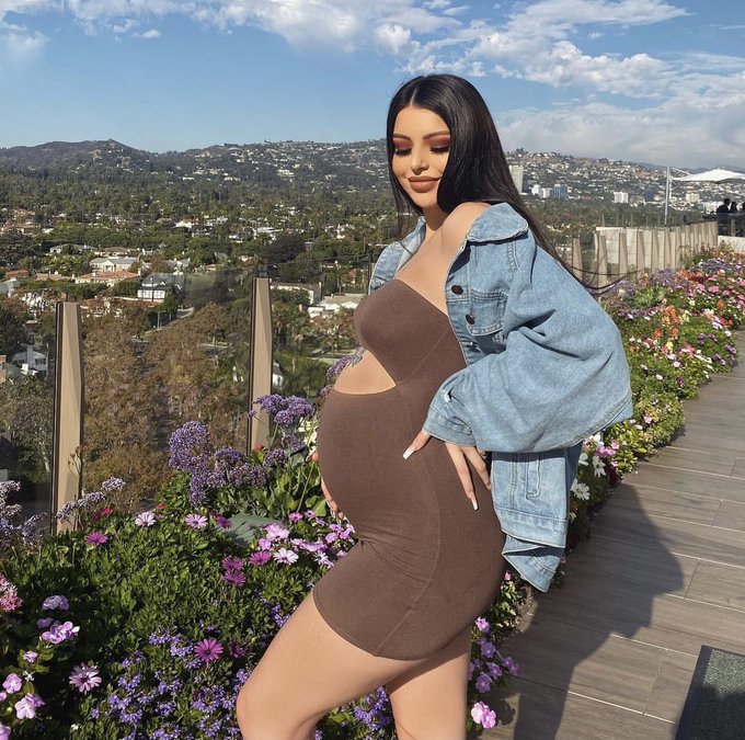 26 weeks pregnant 2019 to 2021 🥺 https://t.co/QDNbeseuIB