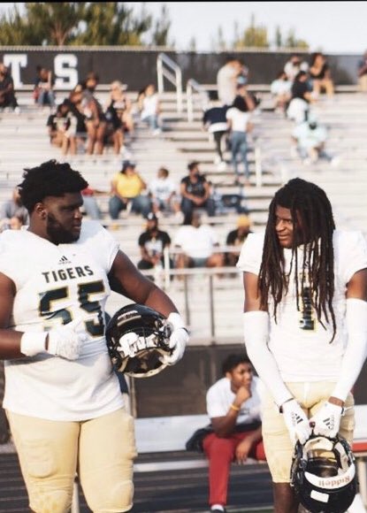 Samsonisrael14's tweet photo. Missing you my boy💙 #LLty55🕊 @DCAthletics1 @DCTIGERS_FB https://t.co/uCluAJM2NA