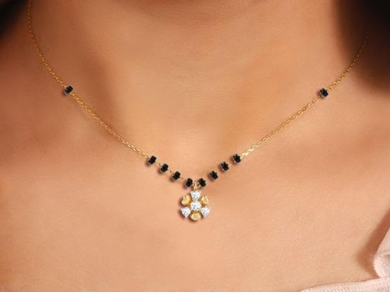 ThreadsWerindia's tweet photo. 4 #ChainStyle Delicate #Mangalsutra Designs https://t.co/UfbgBIEBUA #Bridaljewelry #Threads https://t.co/oFeEVlFiL5