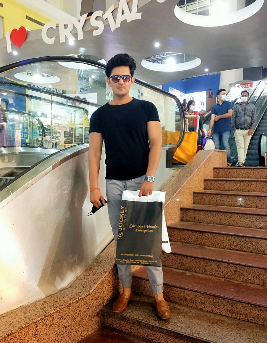 Optimistkishan's tweet photo. #shopping https://t.co/SRu5ipfB1Y