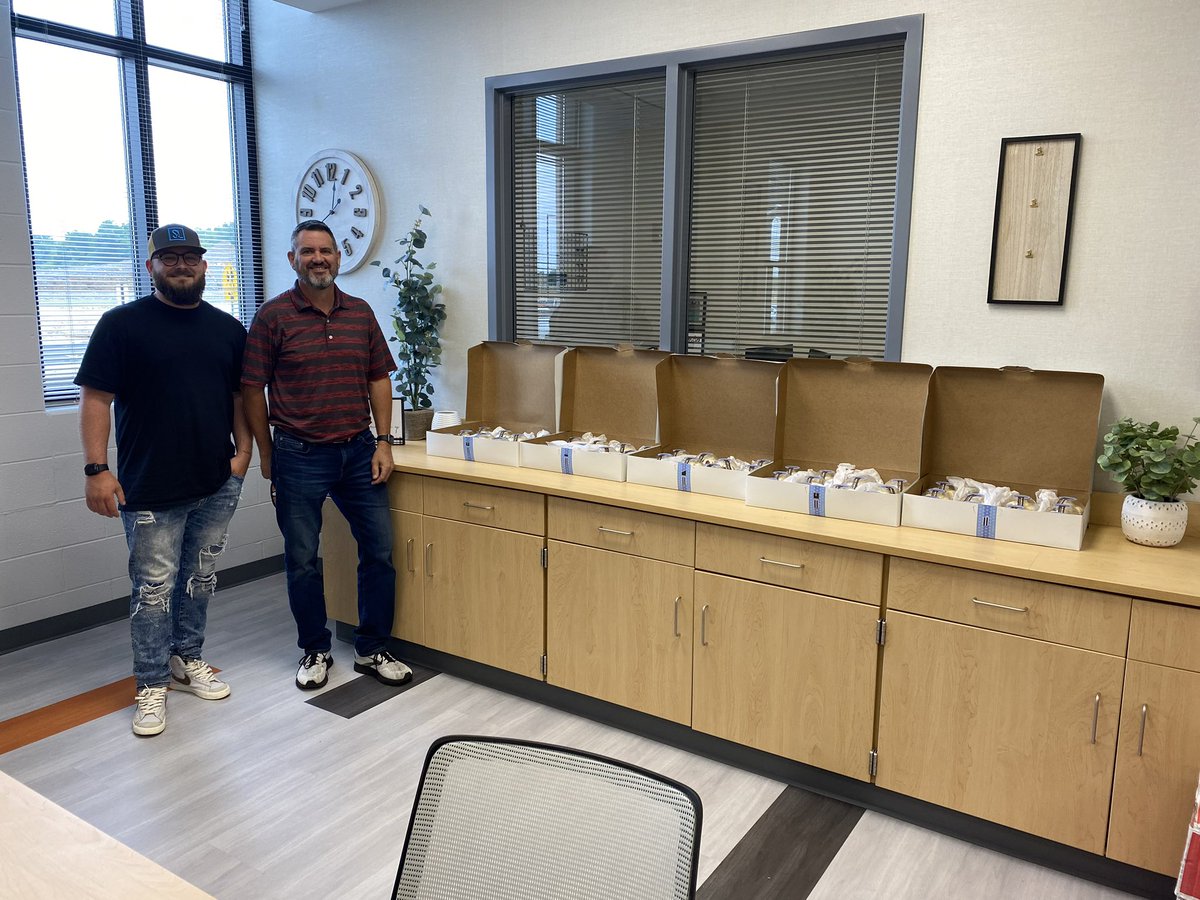 Thanks so much to Lifepoint Riverdale for your wonderful treat for our teachers this afternoon! #community <a href="/lifept/">LifePoint Church</a> you guys are #otterlyAwesome