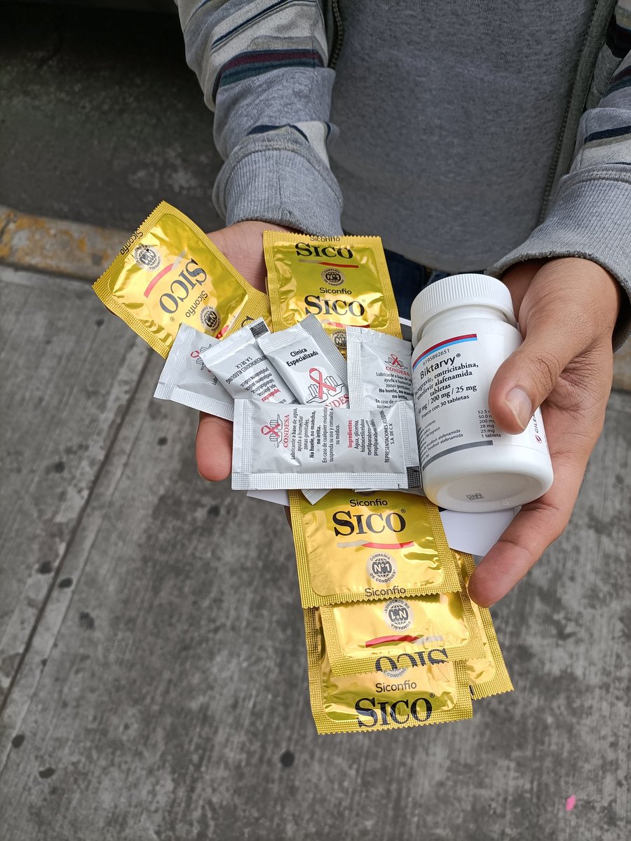 Alainwho's tweet photo. Día movidito. Si presentan desfase o desabasto en sus tratamientos pueden escribirnos amixes, acá andamos para apoyarles 🥰 recuerden que un diagnóstico no nos define y no nos limita, que no lo haga la pena de pedir ayuda. ¡No están solxs! 🌈🔺🔥 https://t.co/WWqR92BNyl