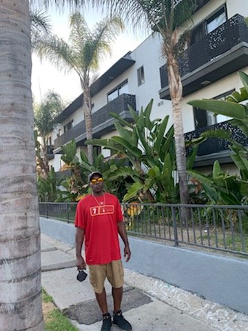 CLotto2's tweet photo. Leave the #apartment for a sunny day stroll #LA #Hollywood https://t.co/xbBkdpFskY