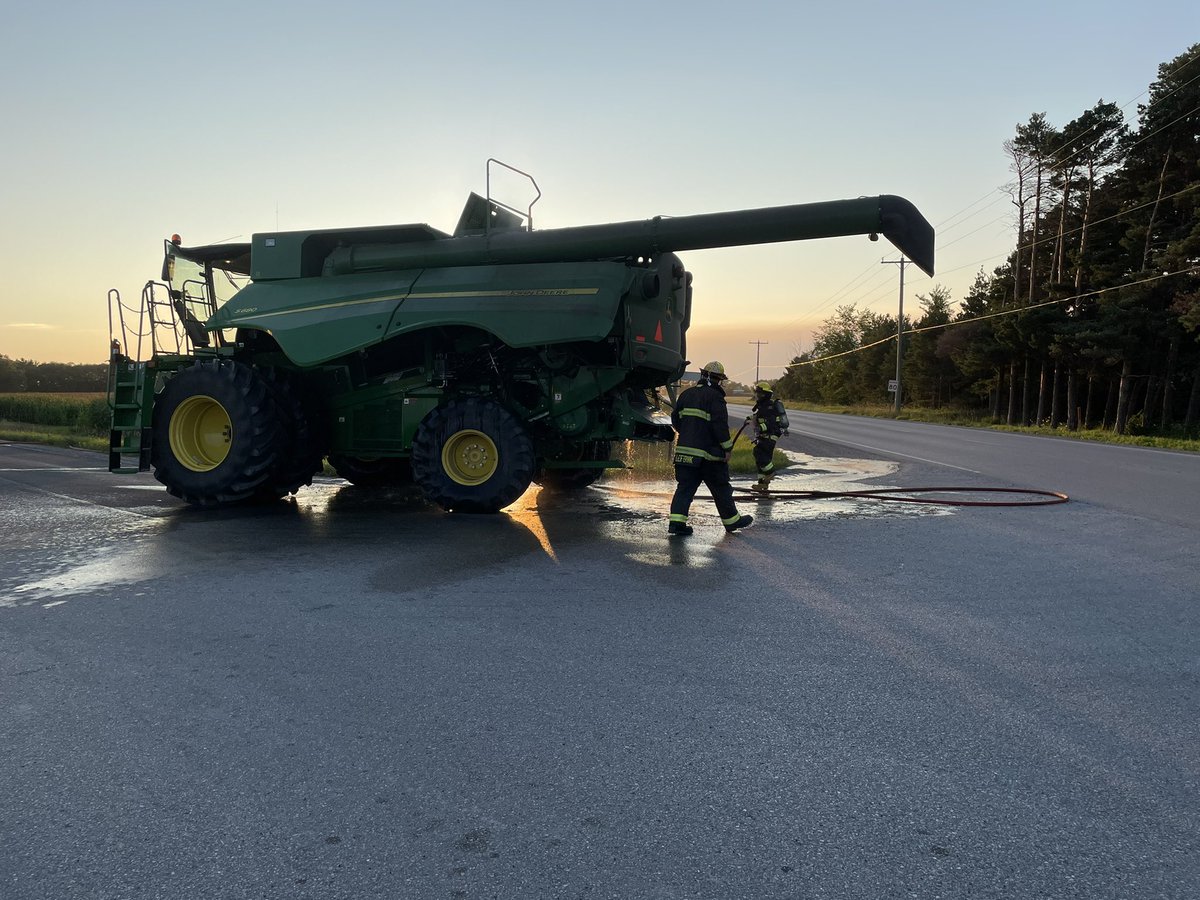 CFES_FC's tweet image. P1/T1 making quick work of a combine fire on Concession Rd 9.