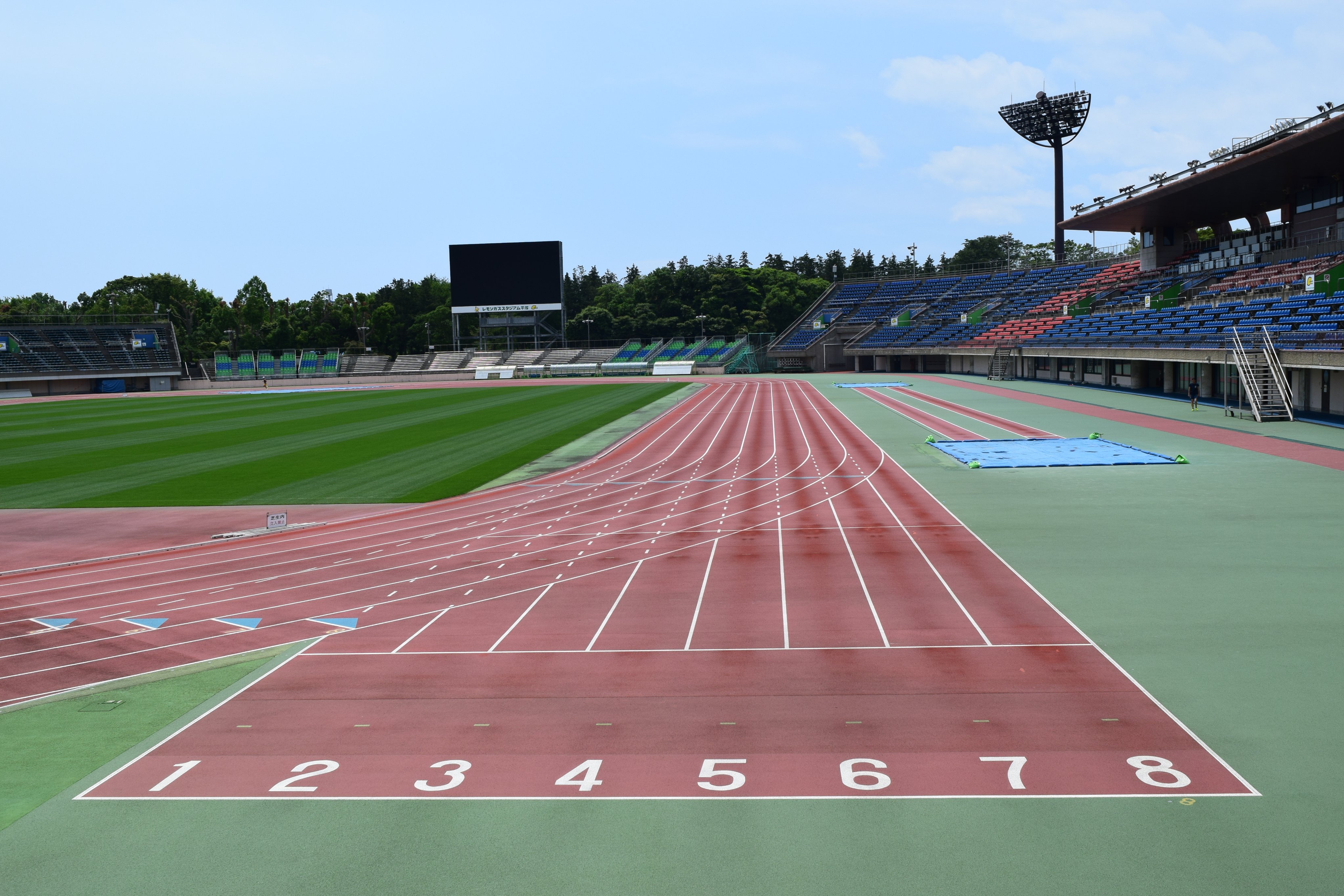 平塚市総合公園 明日 ８月５日 木 より レモンガススタジアム平塚 平塚競技場 の一般開放が再開します こまめに水分補給をしながら競技場で汗を流しましょう 今後の一般開放をしている日時は 平塚市総合公園のホームページをご確認ください