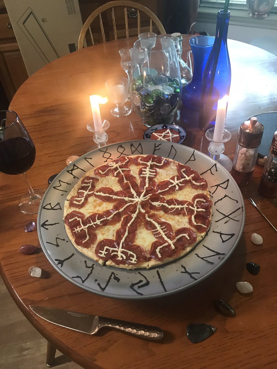 Eadon_Rayne's tweet photo. . @annabethgish Mystic Pizza #GISH #gish2021 https://t.co/zSAExFBTPk