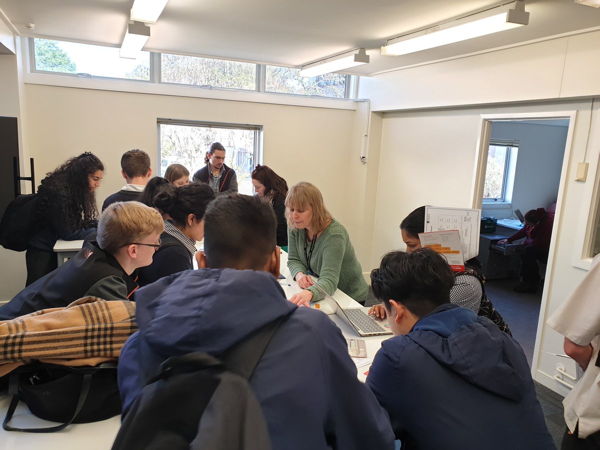 nfoote83's tweet photo. Students taking the opportunity to participate in an applicants day #Scholarship #pathwaysforall  @waikato @RHSHamilton @CareersNZ @RototunaSHS @mrskaukau @tintinskywalker https://t.co/4XNThrKnT9