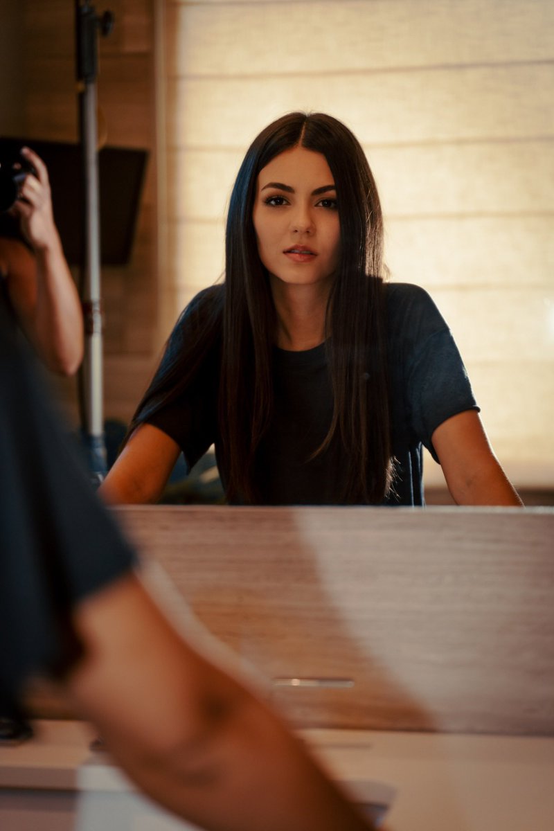 VictoriaJustice's tweet photo. Hi guys!! Just been reflecting on music &amp; what I’ve put out so far &amp; I felt compelled to say THANK YOU. Specifically for #TreatMyself... I put this out completely on my own &amp; the response has been so wonderful. Tysm for listening &amp; for all your support 🥲🥰https://t.co/iStd9dU2EY https://t.co/LbFdmLQYq1