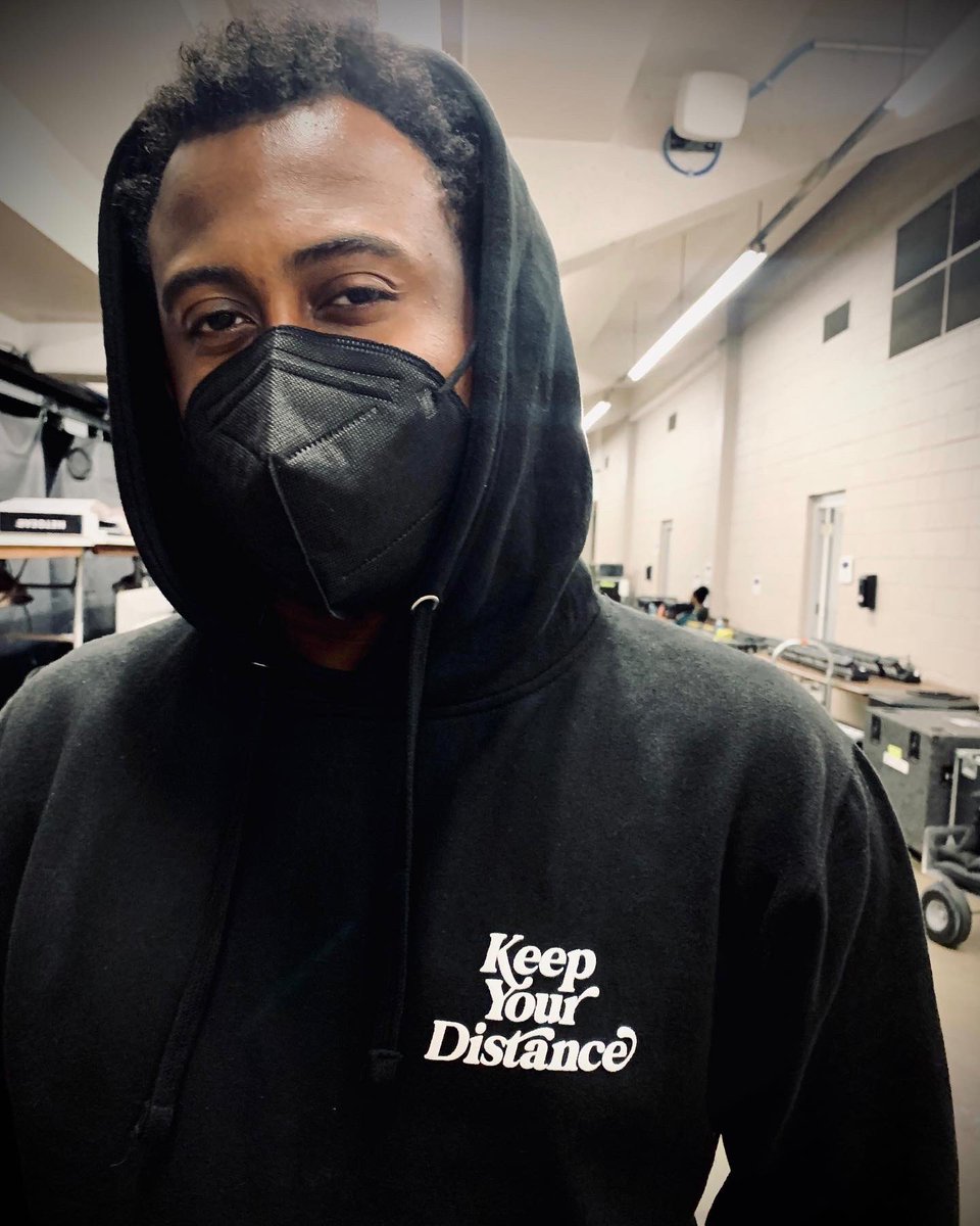 Twanee's tweet photo. This is the PERFECT hoodie to wear on set…
S/O to @yngandreckless
THANK YOU FOR STAYING AWAY ⚪️⚫️
KEEP YOUR DISTANCE 🙅🏾♂️
#YoungAndReckless #SetLife #FilmLife #DITLife #KeepYourDistance #CovidCompliant #SixFeetPlease https://t.co/VpEWdfbRXp
