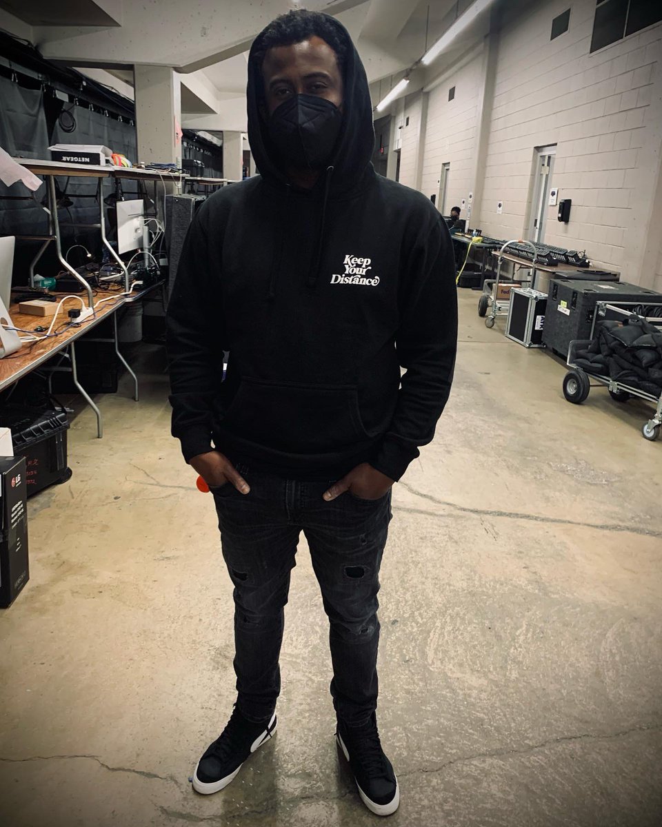 Twanee's tweet photo. This is the PERFECT hoodie to wear on set…
S/O to @yngandreckless
THANK YOU FOR STAYING AWAY ⚪️⚫️
KEEP YOUR DISTANCE 🙅🏾♂️
#YoungAndReckless #SetLife #FilmLife #DITLife #KeepYourDistance #CovidCompliant #SixFeetPlease https://t.co/VpEWdfbRXp