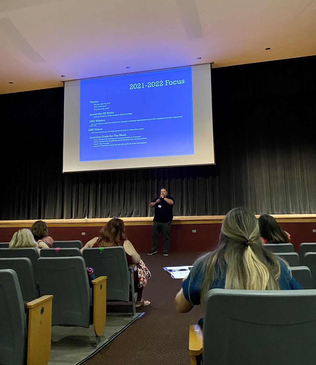 BlancaRobison's tweet image. Kicking off 2021-2022 with #LISDConvocation21 @bakerjf_nytx #LHS #farmerpride #lhsfrontoffice #thrive