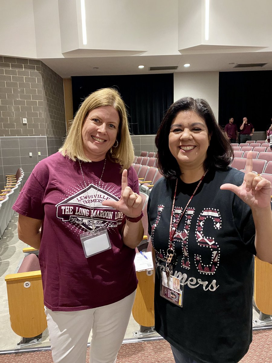 BlancaRobison's tweet image. Kicking off 2021-2022 with #LISDConvocation21 @bakerjf_nytx #LHS #farmerpride #lhsfrontoffice #thrive