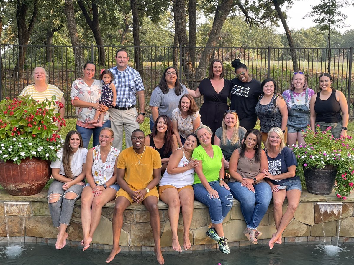 MarvynCWhite's tweet photo. First Staff Fellowship event of the year with some of our staff @RiveraElem It is going to be a great year! https://t.co/kplPhupMVn