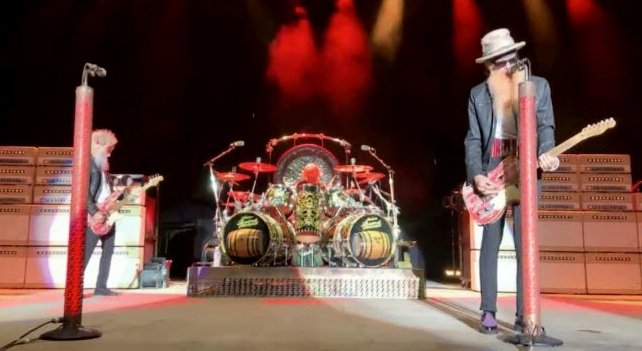 Los ZZ TOP volvieron a los escenarios después del fallecimiento de su bajista y segunda voz DUSTY HILL. #ZZTop
#DustyHill #Bass