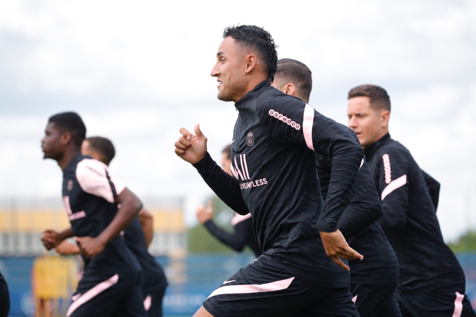 PSG フルスポンサー　トレーニングウェア　上下セット　海外S 大きめ PSG フルスポンサー トレーニングウェア 上下セット 海外S