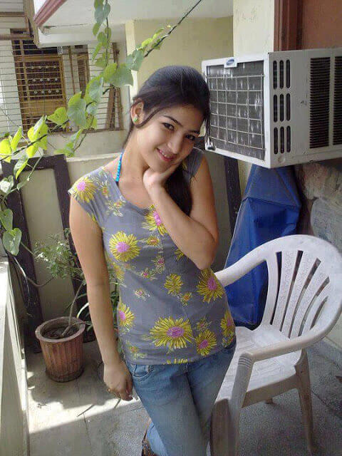 shayariprincess's tweet photo. क्या कहूँ की अब तुझे मोहब्बत नहीं रही,
तेरे प्यार में वो पहली सी शिद्दत नहीं रही…
या तो तेरी वाफाओं का मौसम गुज़र गया,
या ये कहूँ की तुझे अब मेरी ज़रूरत नहीं रही।
#goodmorning
#FollowMeandFollowback https://t.co/HdLTZ1heXo