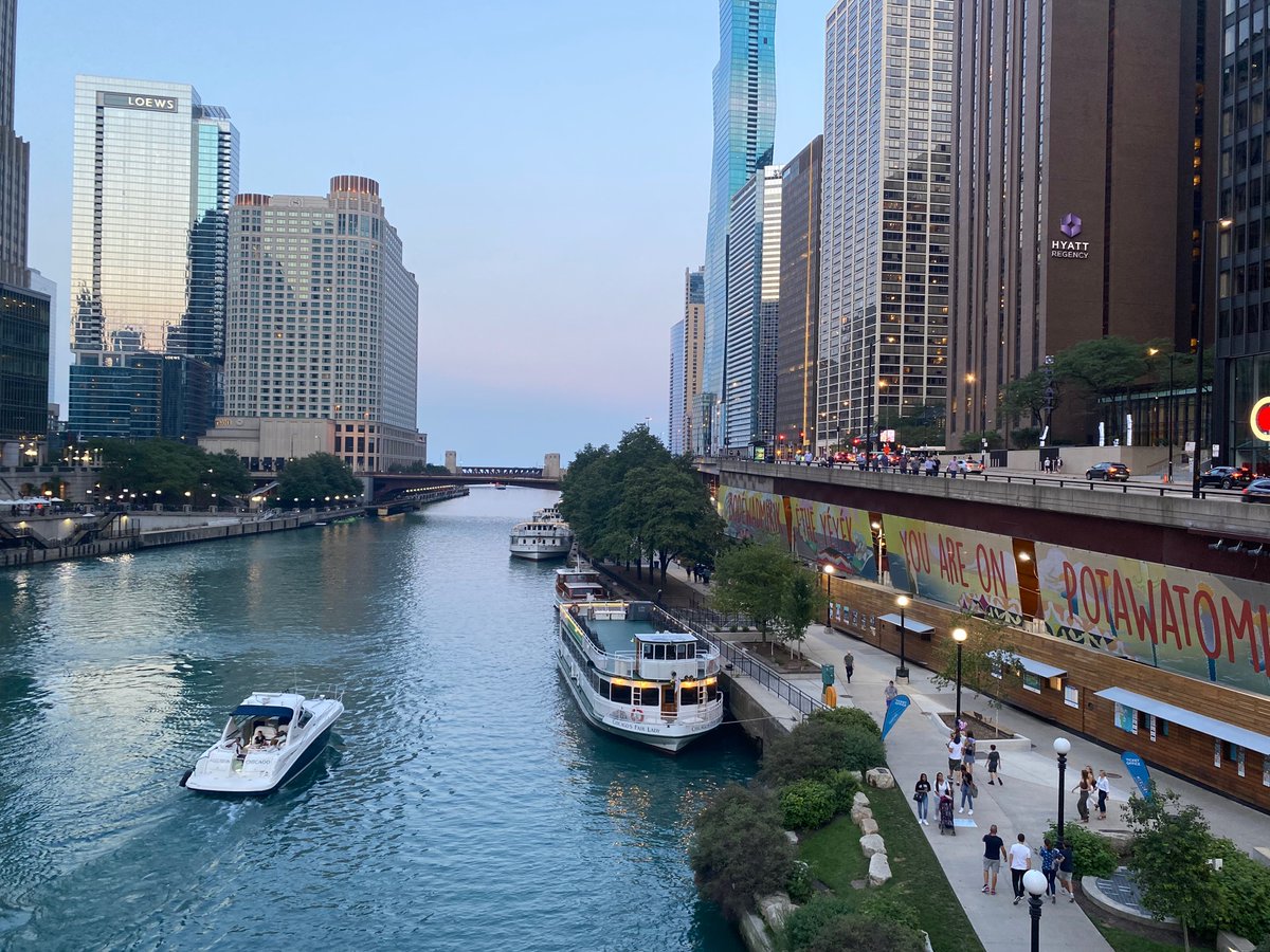 Mr_AFJones's tweet photo. Currently downtown #chicago https://t.co/NqhJ2xh0w3