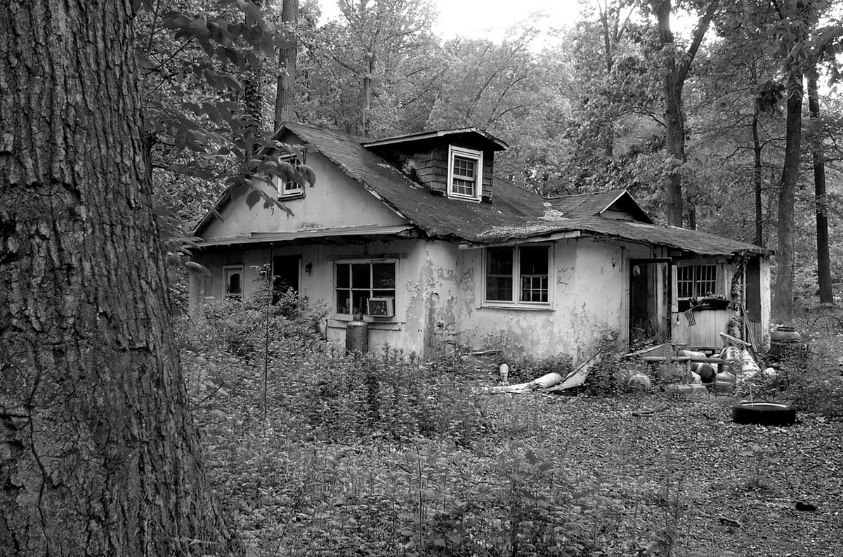 #abandonedhouse #abandoned #urbex #exploring #blackandwhitephotography