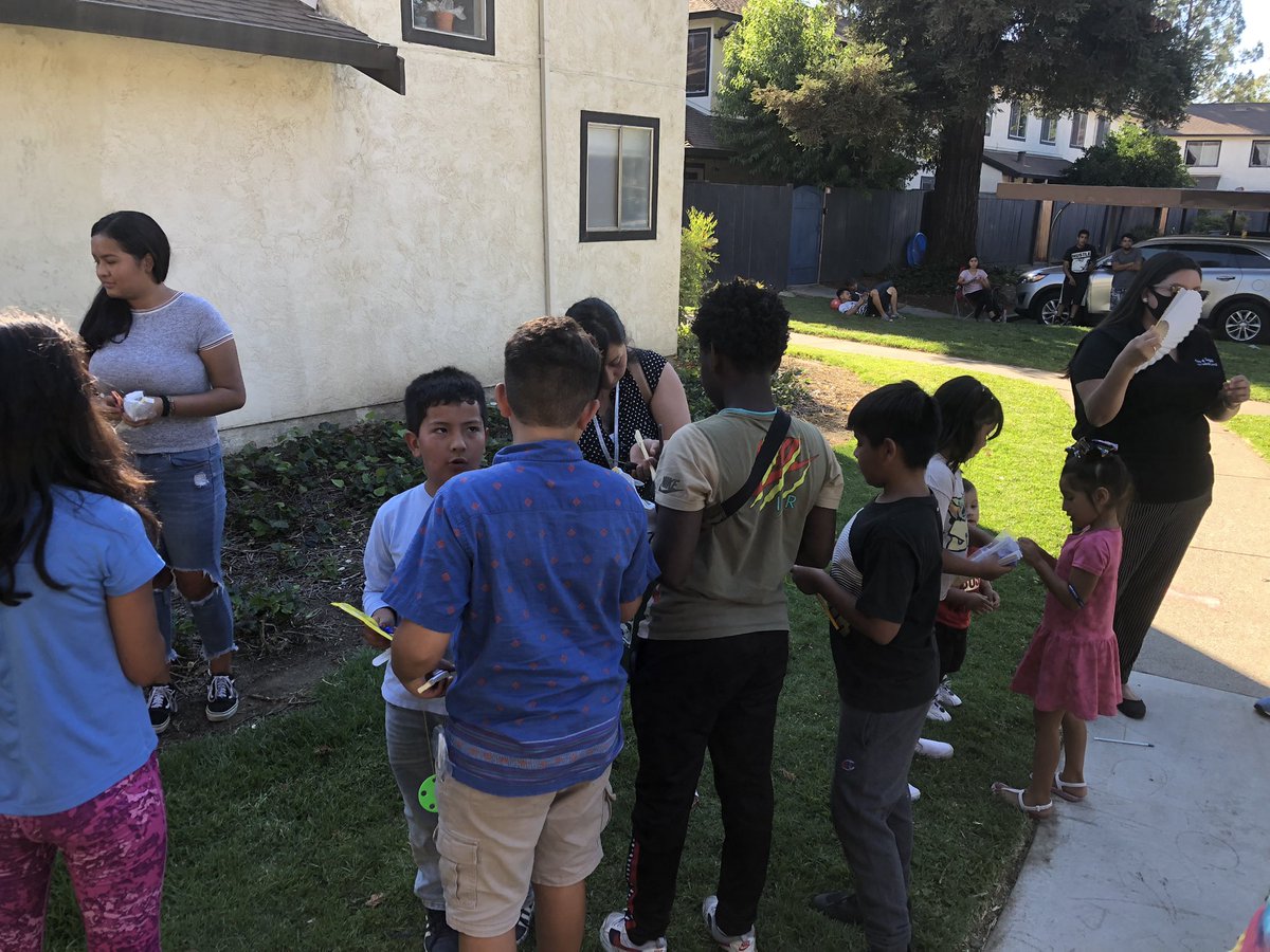 It’s #NationalNightOut!! Get outside meet your neighbors &amp; make some memories!! We’re having a blast already!! Thank you for inviting your <a href="/FairfieldPolice/">Fairfield, CA Police</a> out for some #commUNITY #ffpd <a href="/cityoffairfield/">cityoffairfieldca</a>