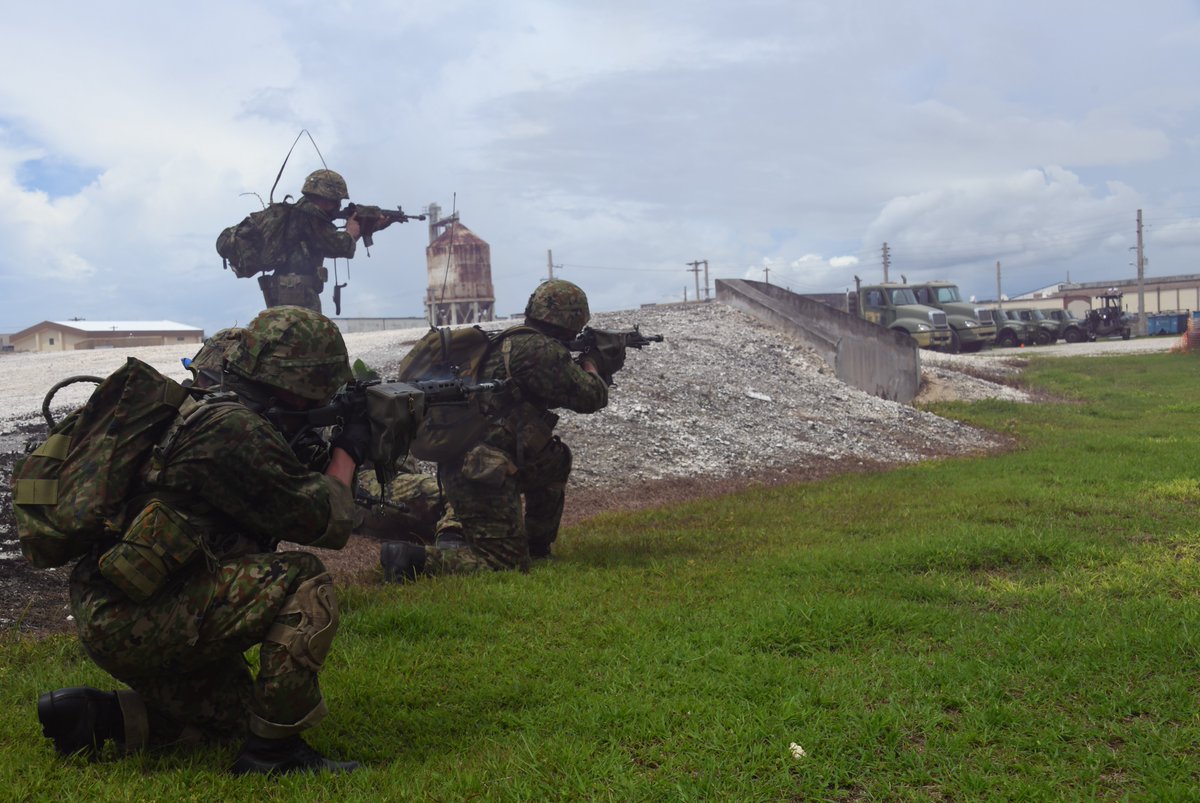 jgsdf_1stAbnB's tweet photo. 【US-JPN bilateral Air Assault Tng】After landing @ Andersen AFB personnel boarded Army helicopters and conducted Air Assault on various facilities on Guam and trained a series of actions from base suppression to ground operations
 #1AbnBDE
 #1st_SF_Command
 #FreeAndOpenPacific https://t.co/iPJJghfpaE