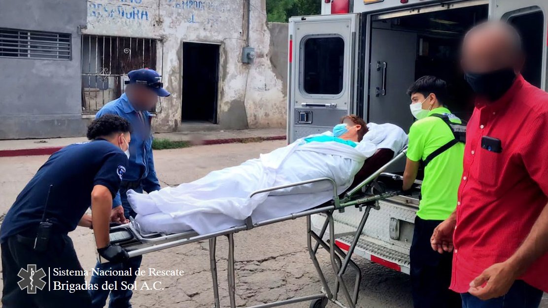 Brigada_delSol's tweet photo. Durante las balaceras del pasado sábado, una mujer adulta mayor resultó lesionada al escapar del fuego cruzado. 
El día 30 de julio enviamos una ambulancia para el traslado desde un Hospital de Nogales a un domicilio particular en #Magdalena donde continuará con su rehabilitación https://t.co/s9VN7oeDmM