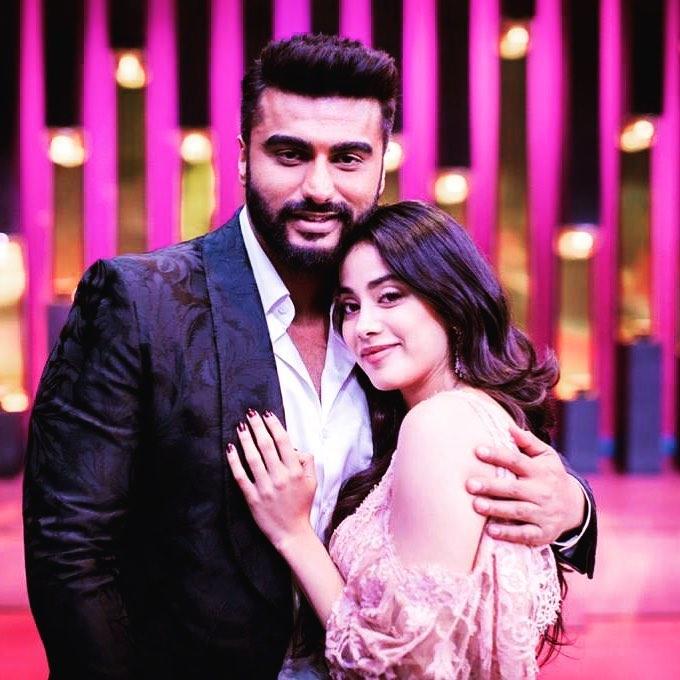 ScamAlwaysHere's tweet photo. WATCH: ARJUN KAPOOR REVEALS SISTER JANHVI KAPOOR'S WEIRDEST HABIT DURING A RAPID FIRE SESSION.
#ArjunKapoor #JanhviKapoor #Bollywood #actor #actress #NEWS #WednesdayMotivation #Wednesday #WednesdayTHOUGHTS #FIRESESSION https://t.co/1vrU4N805x
