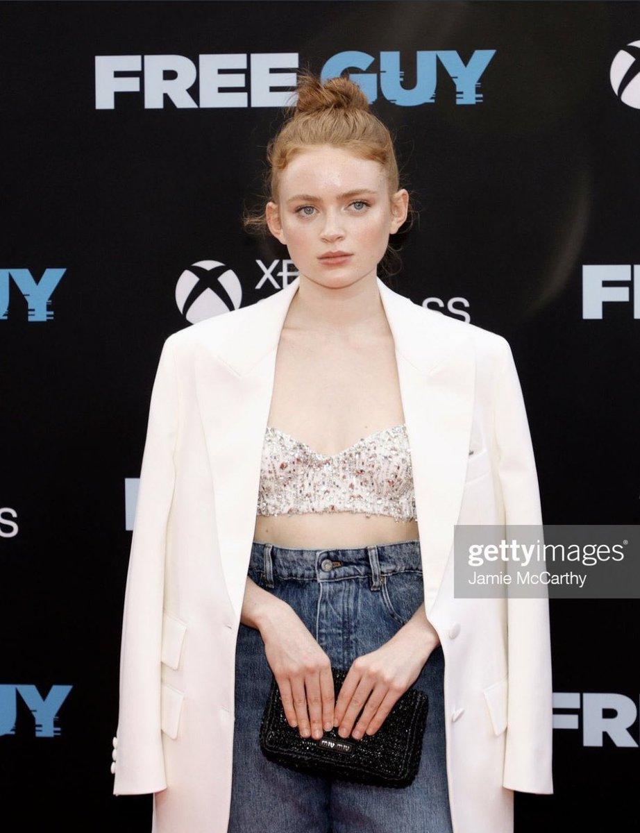 concretecaleb's tweet photo. my girl serving, as always! https://t.co/LyOpbKBhAl