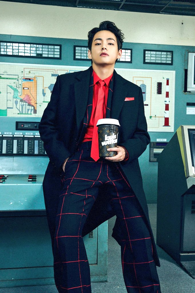 desitaelimited's tweet photo. he is a fine fine man damn 😳😳 https://t.co/2PLgTE39fP