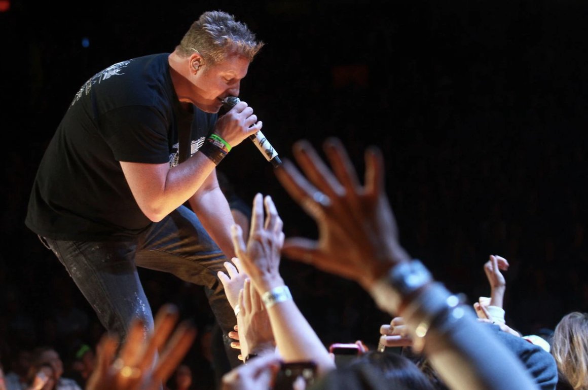 GaryLevox's tweet photo. Concert season is here y'all! I'm still in shock after this long break to get back on that stage and sing my heart out. 

Which venue are you coming to? #oneononetour https://t.co/FY2usfYde0