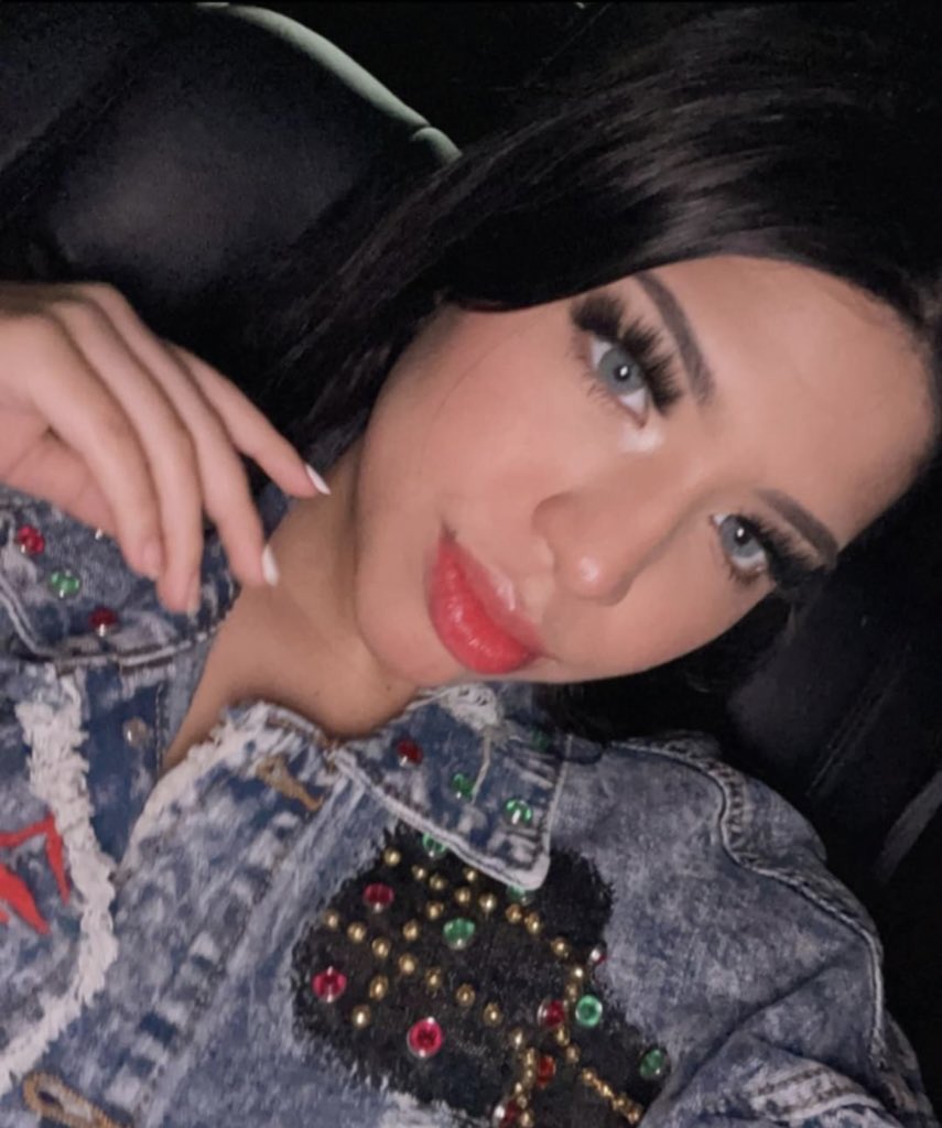 kosandtime's tweet photo. Se imaginan ser hater de @yerimua y no poder decir qué es fea?  
Reinaaaaaa 😩🖤 https://t.co/OhcYF9pk0p