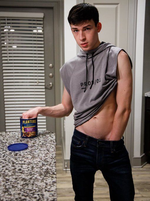 #NationalGrabSomeNutsDay 😉 https://t.co/iLaOAsLVFK<a href="/tag/nationalgrabsomenutsday"class="tags">#NationalGrabSomeNutsDay</a>