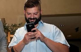 joseantoniokast's tweet photo. ¿Qué se cree @GabrielBoric pegando un telefonazo al Alcaide de Santiago Uno para pedir explicaciones por allanamientos? Está más preocupado de defender a los delincuentes que a los gendarmes, que se sacan la mugre todos los días y son agredidos  por hacer su trabajo https://t.co/nFIshV4dgj