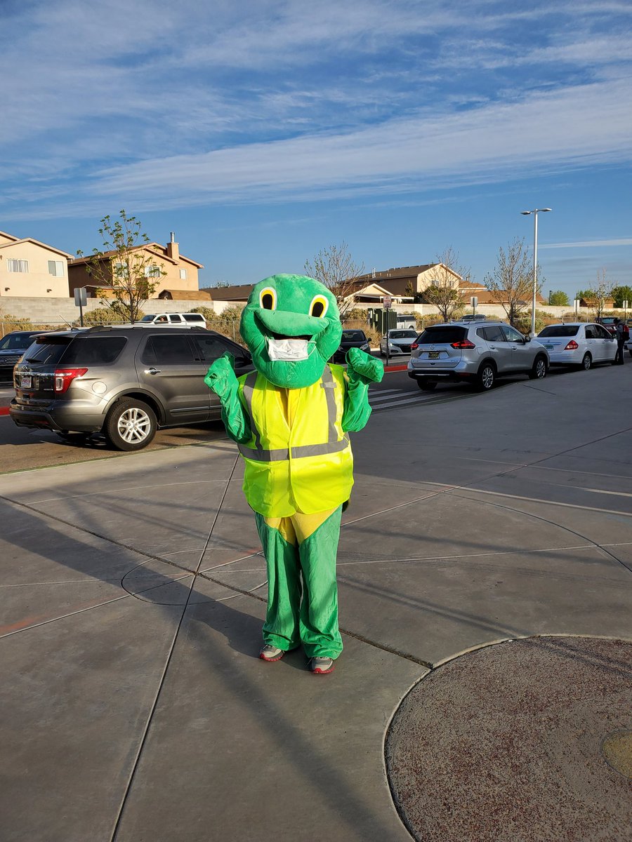 Excited to welcome our 1st and 2nd grade students tomorrow!!! <a href="/Helen_CorderoPS/">HelenCorderoPrimarySchool</a> @Zone2Assoc8 <a href="/ABQschools/">Albuquerque Public Schools</a> <a href="/Kenneth_Zone2/">Kenneth salazar</a>