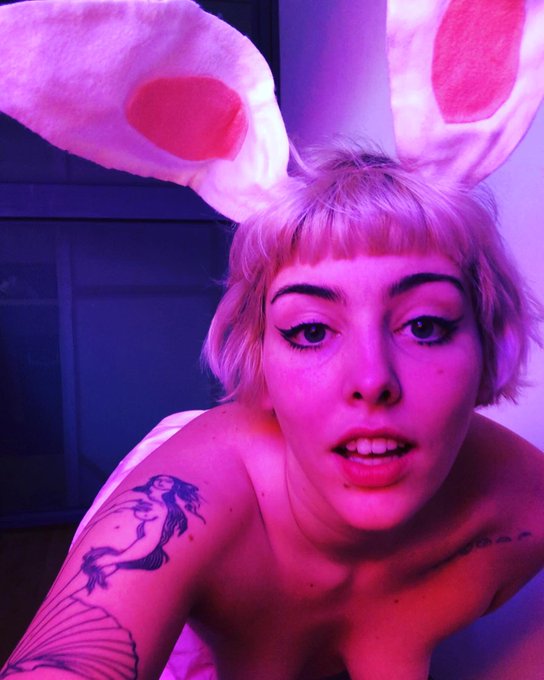 Between those two pics there is a video available for those who subscribe to my #onlyfans 💕🌝  https://t<a href="/tag/cosplay"class="tags"><span>#cosplay</span></a><a href="/tag/altgirl"class="tags"><span>#altgirl</span></a><a href="/tag/nsfw"class="tags"><span>#nsfw</span></a><a href="/tag/hentai"class="tags"><span>#hentai</span></a><a href="/tag/bunnygirl"class="tags"><span>#bunnygirl</span></a><a href="/tag/subscribenow"class="tags"><span>#subscribenow</span></a>