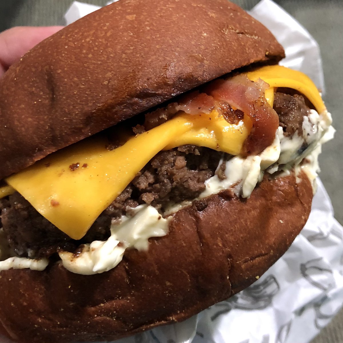 rockinburger2's tweet photo. Boa noite galera, loja aberta 
 Entrega grátis na taquara 🛵
 https://t.co/uyJz4oy243
 
 #hamburguerartesanal #hamburguer #ifood #food #ubereats #comida #fomedefood #foodpornography #rj021 #rj #taquara #jacarepaguá #taquarajacarepaguá  #likesforlike #likeforlikealways #likeit https://t.co/CTiJbyoalm