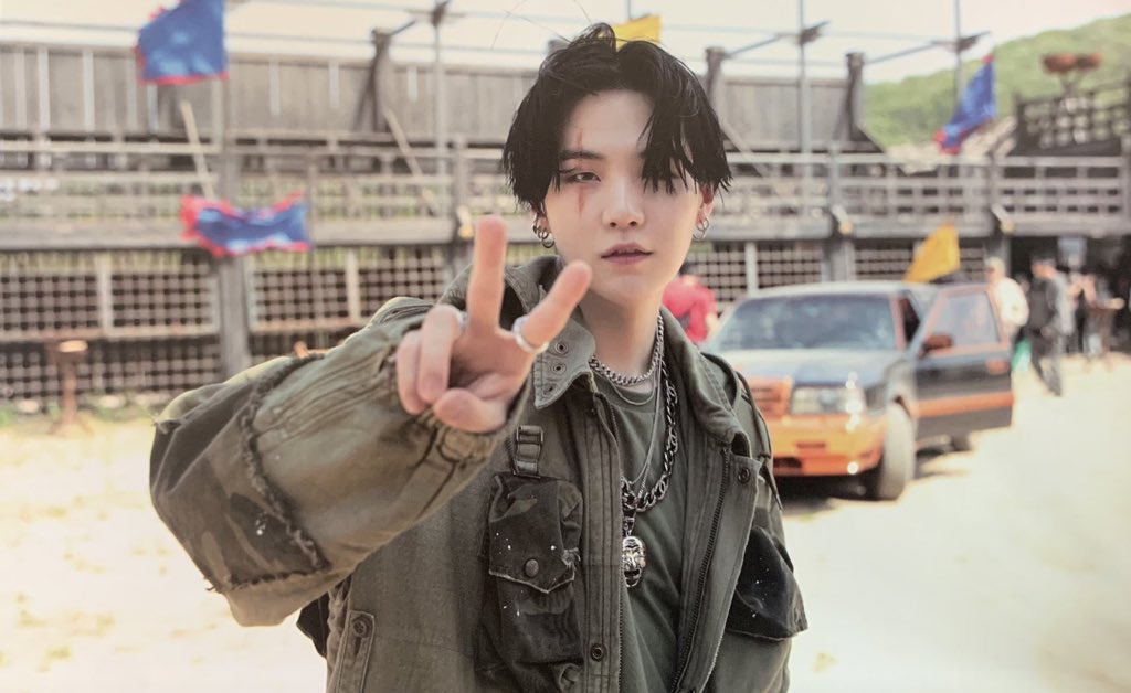 YGEB0Y's tweet photo. HE IS THE MOMENT https://t.co/QBUfknCfDa