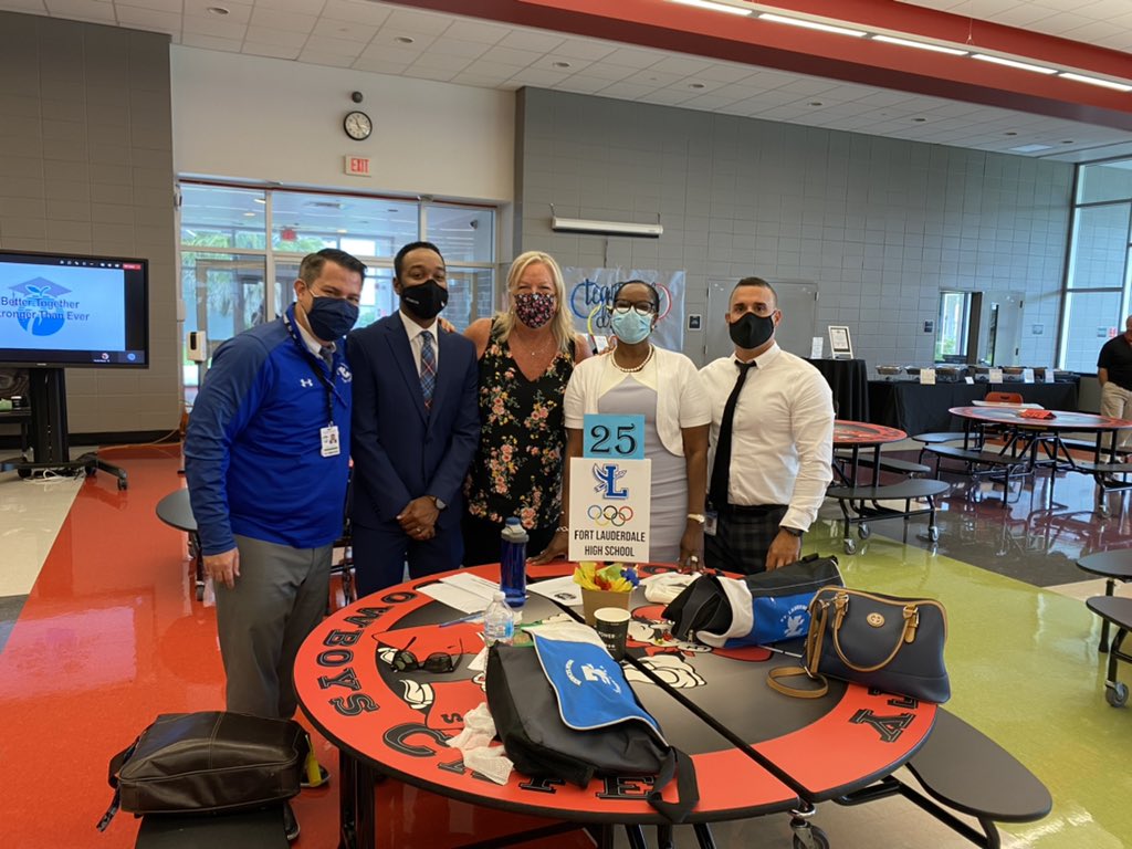 FlhsOfficial's tweet photo. The Flying L Administration Team #TeamWorkMakesTheDreamWork #highschoolsquad “Leadership Week”. Thank you to @CooperCityHigh for hosting.
@PrincipalFLhigh https://t.co/VsutS9lGSY
