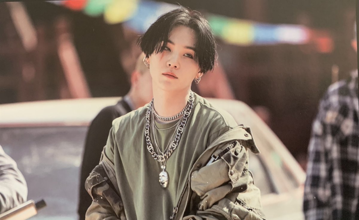 MSUGADATA's tweet photo. 📸 Behind the scenes daechwita mv 

방탄소년단 슈가 #방탄소년단슈가 #SUGA #슈가 #BTSSuga シュガ https://t.co/gbvwbrG3i7