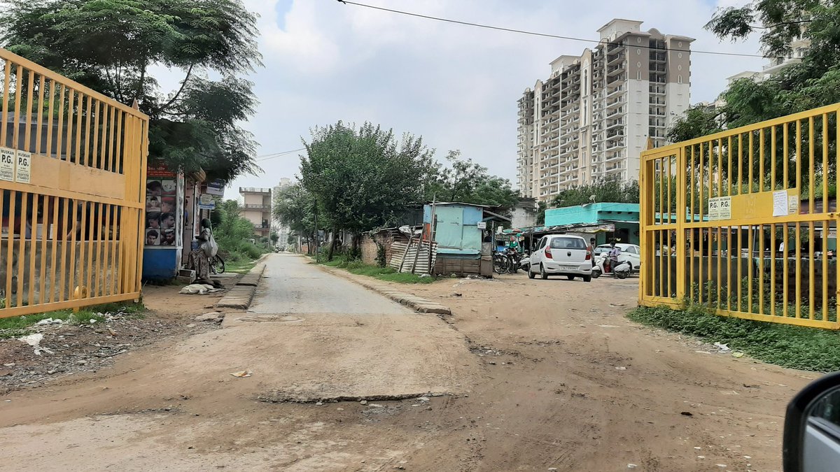 vkataria72's tweet photo. @dtcphry @anilvijminister sahib, pics of kuchha access road to #DLF M1A attached.Gates installed by the villagers that can be closed anytime thus blocking access to our homes. Hence need direct connection to NH8. @RaoJSinghTOI @DEEPAKKAHUJA @sgupta72 @itsshiv @misralove https://t.co/zWffL3Vf76