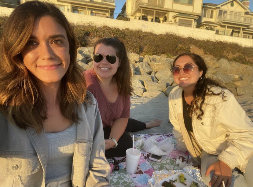 TheAshKinns's tweet photo. Reunited @cassie_teriele @KathrynnGracee https://t.co/XoZpMdaE08