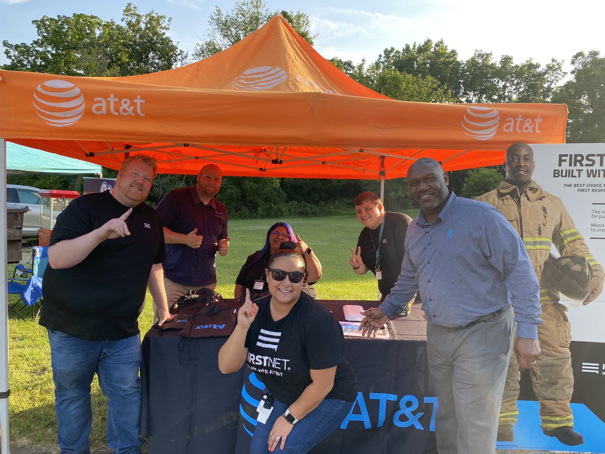 What an awesome time at National Night Out in Kentwood with Master Wireless! Getting out in the community and showing our first responders our gratitude! #MakingWaves #NNO #FirstNet #NightOutWithGLM <a href="/GreaterLakesMkt/">Greater Lakes Market 🌊</a> <a href="/Vincent_JGLM/">Vincent Jaworowicz</a> <a href="/TomMonahan10/">Tom Monahan</a>