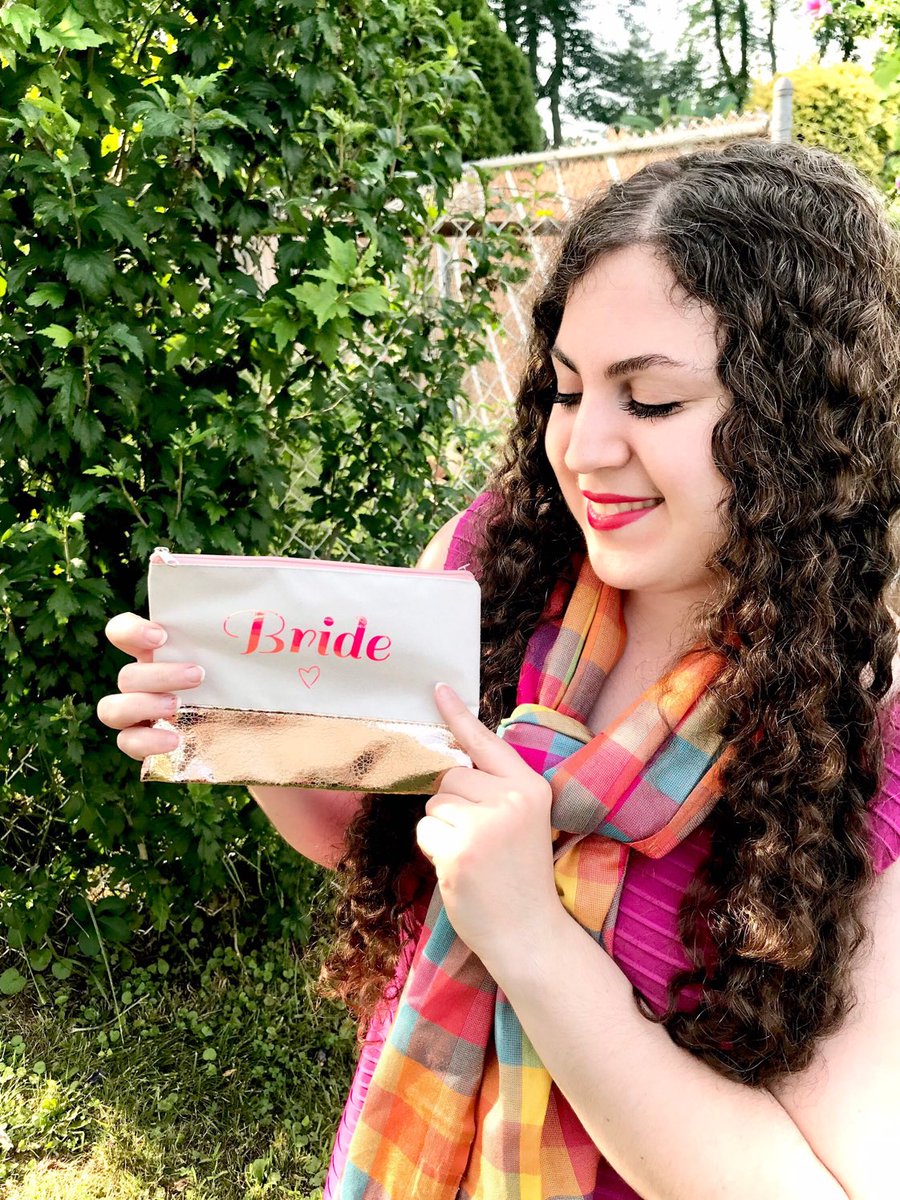 urbeautifulbox's tweet photo. Bride Personalized Makeup Bag&amp;Mirror Set. #youarebeautifulbox #bride #custommirror #bridetobegift #bridegift 💍Order now https://t.co/s1K43dM6qa
 https://t.co/6m0DsH1Hhx https://t.co/zFGCz1rK8q