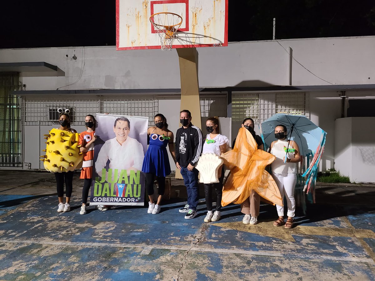 juandalmauPR's tweet photo. Gracias a Anais De Angel, Alejandra Carrion, Adriana Rodriguez, Karla Melendez, Ana Victoria y Adriana San Miguel por invitarme a competir con mi ròtulo!. 🤣🤣🤣🤣 ¡Éxito! https://t.co/lWRkQpLxOM