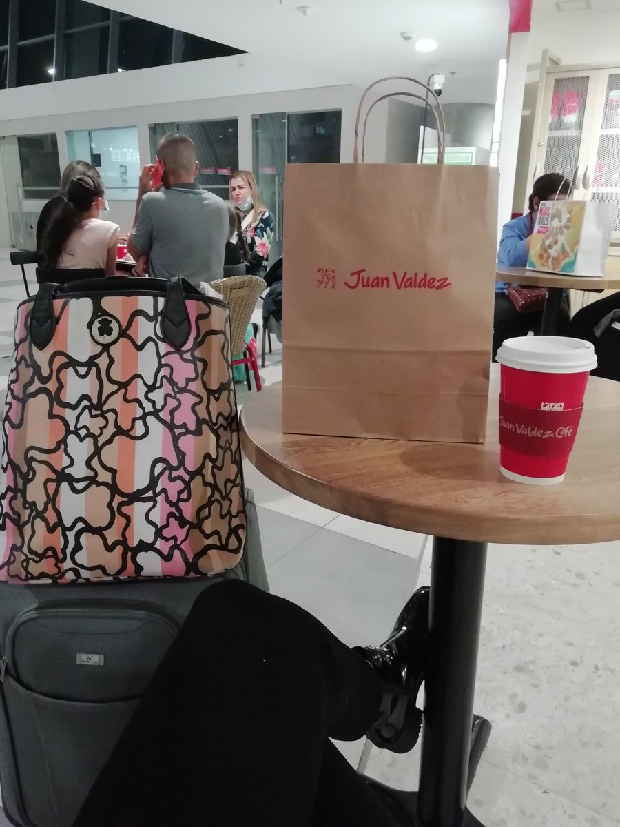 natyvaron's tweet photo. Primera vez que viajar no me alegra, hoy inicia la pelea más dura de mi vida y estoy dispuesta a darla con fe y optimismo. https://t.co/JBbrHjmjOP